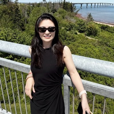 Living in Canada 🇨🇦 | Cat mom of three 🐾 | From design & education entrepreneurship to Amazon brand 🌿 | Exploring wellness, aromatherapy & fascia release 💆
