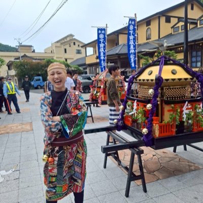 Chanmom69's profile picture. 紙媒体＆WEBデザイン他/おんせんのさかば呑舞（どんまい）店主/天草大好き/お酒が大好き/陽キャなメンヘラ/シングルマザー/ブライダルが好き/元ウェディングプランナー/ #SUNABACO #うたのんライタースクール