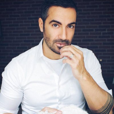 jonson37933547's profile picture. Single 🌈 Playing numbers games during the day and chasing dreams at night. Markets, travel, and a glass of wine. Looking for a sweet, romantic, and long-term p