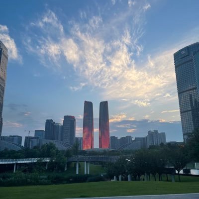 yanhan880810's profile picture. 游戏人间