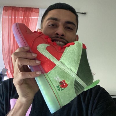 Hassansvault's profile picture. 