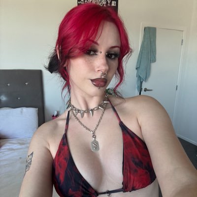 ♡ 24 ♡ She/They ♡ MDNI. I DONT REPLY TO DMS HERE!! I reply to all messages asap on OF & Fansly :) my SFW account: @lavenderhayz_