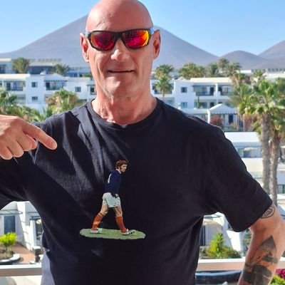 loves Everton fc
big film buff
Welsh & proud
love my holidays