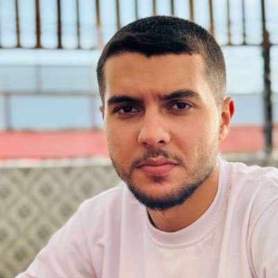 فِلسطيني من قطاع غزّة الصّابِر، لا أنتمي لأَي جماعة، على منهاج أهل السُنّة والجماعة..