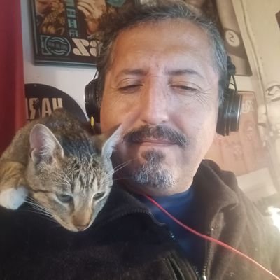 Marttelo Sarmiento
Hombre de Radio
Me desatoro en #LaRadioDeLosMonos @MonosCl 9AM
Soy de @conectadosagri de @AgriculturaFM 11AM
Editor @NexNewsOficial
Audino