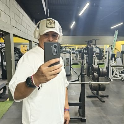 Soy una persona sincera y honesta, Odio las mentiras soy capricornio y de caracter fuerte,me gusta ser franco con las personas y me gusta hacer amigos,
