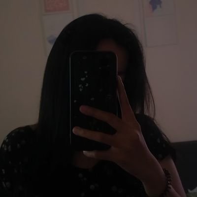 yssaeli_'s profile picture. Tell me what you saw.