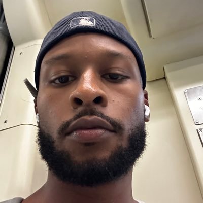 wdrj1002's profile picture. 27. I cook and I workout