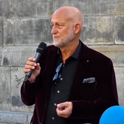 Radiomaker/ Politiek journalist/ Columnist.”Tweet op persoonlijke titel”