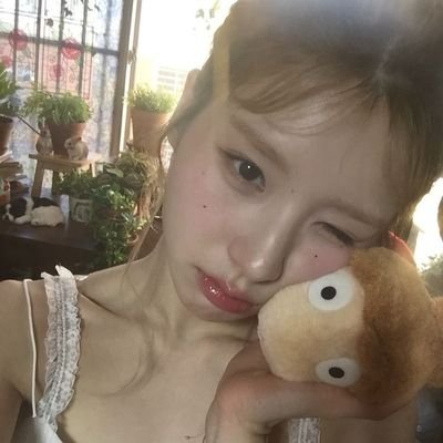 yellowbloww's profile picture. perfil administrado pela rosé