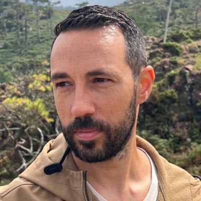 Profesor de Filosofía en la Universidad Complutense de Madrid. Obrero de las letras (antes, de muchas otras cosas).