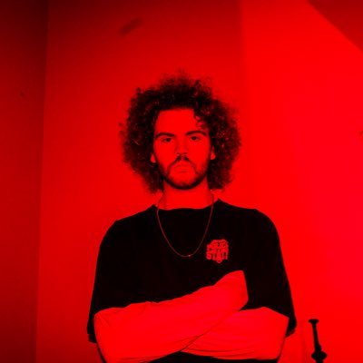 18 | @snhuesports photographer | competitive thinker | New England Based | website/portfolio is currently down 💔
