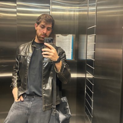 jovem adulto que entendeu que a vida n é um episódio de Skins uk e odiou isso | se esse mundo existe, agradeça o Michael Jackson e a Janet Jackson 🪐 @cafecommj