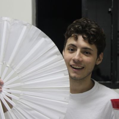 Estudante de Ar(cunt)etura e Urbanismo e treinador pokemon tipo voador