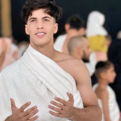 قيل أدخل الجنة قال ياليت قومي يعلمون بما غفر لي ربي وجعلني من المُكرمين 🕊️