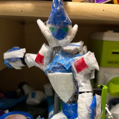 セロハンとカラーテープとティッシュと竹串で何でも作れます。学マス、特撮、インフィニット・ストラトス、マブラヴ、バグ大が好きです。たまにネタツイを投下します。初星学園ぬいぬい部に関するツイートもします