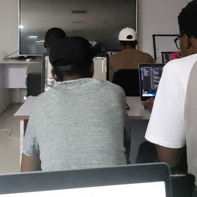 temi_2x's profile picture. 👨🏽‍💻 Full-Stack Javascript  Developer | I build web apps with React, Node.js & Firebase ⚡| Open to internships, collaborations & freelance work 🚀