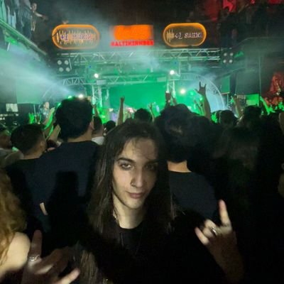 gelmiş geçmiş en ölü rockstar @surduler
