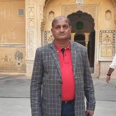 पत्रकार नही पर पत्रकारों की तरह नई-नई खबरें लाना मेरा शोक है