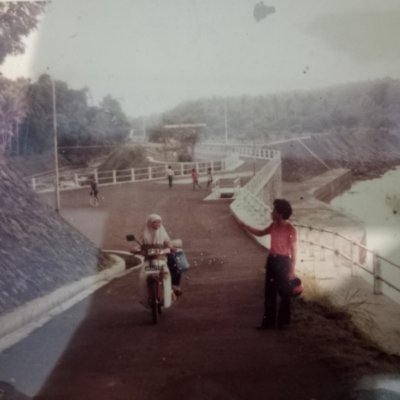 alex_waluyo's profile picture. Buku adalah jendela dunia, sebuah kebenaran yang tidak sepatutnya disanggah