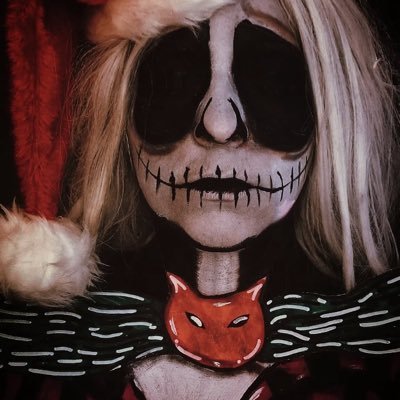 Twitch Streamer | Makeup Lover & Horror Lover | Digital Artist 🔗 https://t.co/6YfMVjecUS