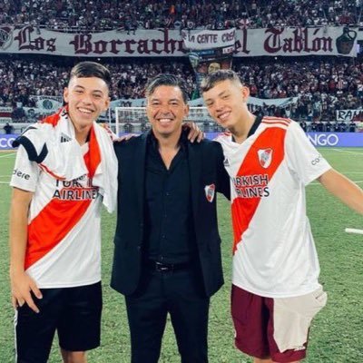 Argentino, violento , justicialista, abonado sivori baja, Anti jugadores y sobre todas las cosas hincha de river y de L.B.D.T. BASTA DE MUJERES EN LA CANCHA.