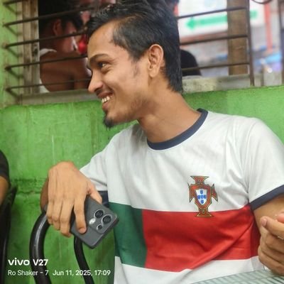 ehsandkl's profile picture. A Rohingya Genocide Survivor in the Largest Refugees camp of Bangladesh. Hunger to get the citizenship .
Son of ROHINGYA .
CR7 ❤️
Real Madrid CF
Man United
Nasr