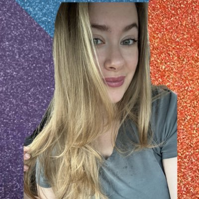 CT - 27 - |📖🪱|✨but it’s golden✨ | probably thinking about meeting taylor swift one day🫶🏻