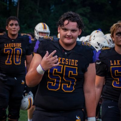 6’3 298 c/o 28 lakeside HS🏈 G/DT email: murraychase88@icloud.com number : 6784240998