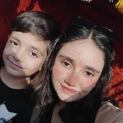 تمام دنیام ، بچه هام ،
شاعربداهه سرا
روزنامه نگار(سیاسی نویس) سابق !
تمامیت ارضی خط قرمز ،
ایرانشهری ،
وقلم جان من است ، سوگندبه قلم