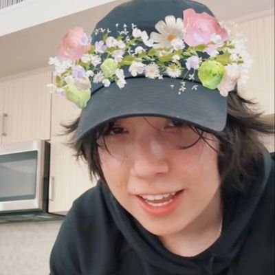 valem_too's profile picture. ola musho gusto:3
todo es mejor desde q conocí al pato🦆💗