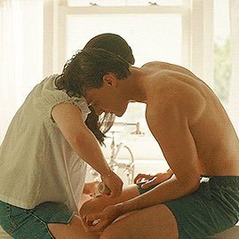 she married the first boy she ever loved | first team belly, then team conrad