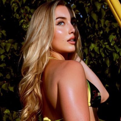 S E L E N A S H A R P E || You probably think the most personality I have is my ass. Aspiring Wrestler. Print/Fitness Model. (RP Account)