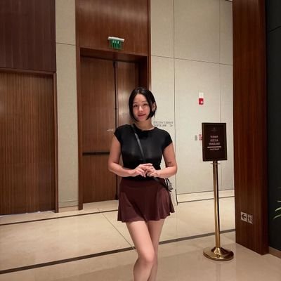 Confident people have a way of carrying themselves that makes others attracted to them