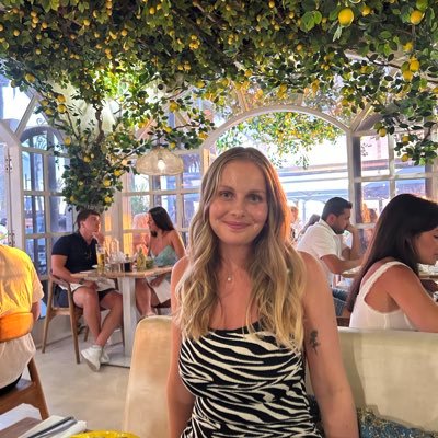 maddievince_'s profile picture. 19🥂 Insta: maddievince_