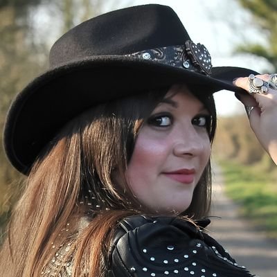 Country Rock 🤠
Streamlined OUT NOW ⬇️
BBC Introducing Track of The Week 🎶
C2C The O2 London 🇬🇧 The Cavern Club 🎤 Black Deer 🦌