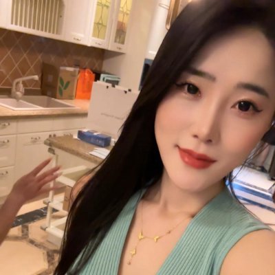 Betsy981728's profile picture. Travel enthusiast, enjoys exploring, reading, and is a wine porter in the United States.🚫Porn