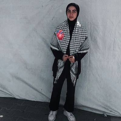 I am Deema, 16years old. My house was completely destroyed. I hope you will help me and my family to get out to safety
https://t.co/kr1A4AhYCb