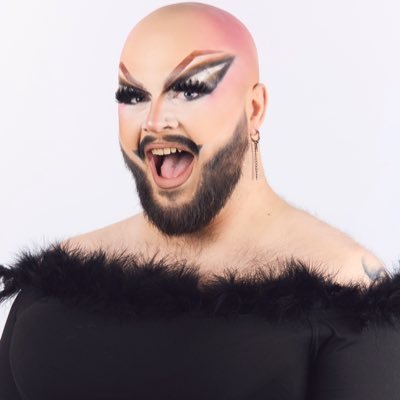 Dumfries and Galloway's burly bearded beauty. Singer, podcast host @squeerlypodcast, producer and awkward wee guy.
👑 Drag Factor S1 Winner