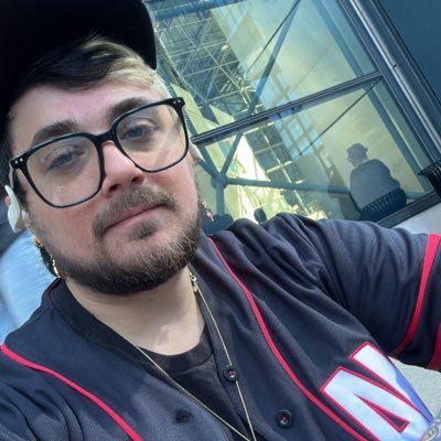 SunGoddi's profile picture. New York bozo 🌻💕 very needy