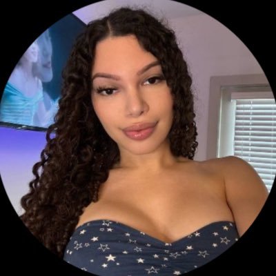 The perfect mix of classy and slutty Always looking to meet new people who like my content + Use the link below to introduce yourself