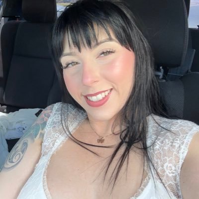 NSFW 🍑 18+ ‼️ A lil Shy, Soft Spoken, Sweet💖 Content Creator 📸 Cam Model 💻 Adventurous 🤪 Tall, Thick, & Curvy⏳ Raver 🪩