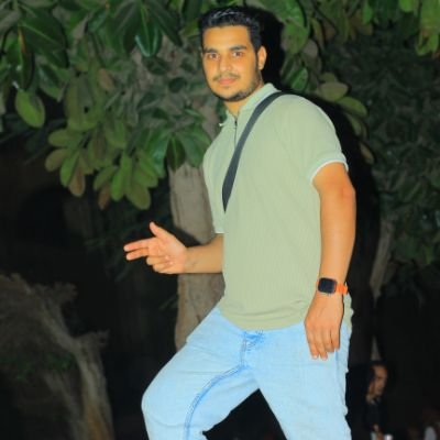 ربنا ما يطلعنا أبدًا على مسرح الانترنت لا بالخير ولا
بالشر، ويديم علينا خمول الذكر وجميل الستر
والاكتفاء بنظر الله ...
الناس لا ترحم الناس لا تُؤمن