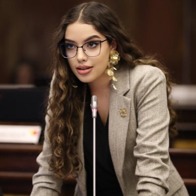 Egresada-Ciencias Políticas y Gestión Pública. Directora de ADN7 Azuay. Asambleísta ❤️💛