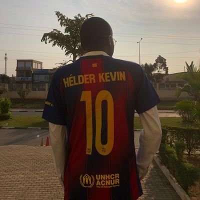 Luso-angolano. 🇵🇹🇦🇴 Estudante de Economia na Universidade Católica de Angola.
Barcelona 💙❤️ | Rap | Política.
Fã número 0 de Messi e Yamal.