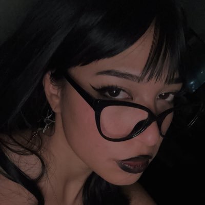 Im a Goth Dom mommy, you want to find me? there is the link, I love being spoiled, not annoying! 🖤😈