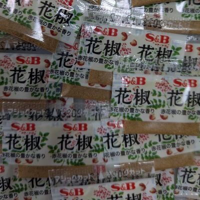 令和6年1月頸髄損傷→四肢麻痺→リバビリで歩けるまで回復、上半身の各所に麻痺が残り　現在障がい者施設暮らし、
　家庭菜園、バイクツーリング、立ち飲み、落語寄席、クワガタ飼育、食べ歩きが趣味だったけど新しく趣味見つけなきゃ　体調良ければ落語は聞きに行けるかな 
食べ歩きは 四川麻婆豆腐 時々違う物食べるけど