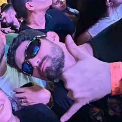 muita besteira, alguns biscoitos e muita irrelevância https://t.co/10t1paR0nY