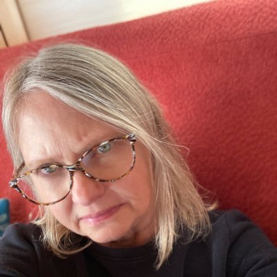 debmalarek's profile picture.