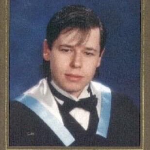 Business degree and media degree. Worked as camera-man, garbage-man, movie extra, civil servant. Now I am an aspiring smart-ass and social media de-influencer !